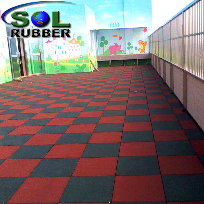 Self Connect Outdoor Rubber Flooring Tiles With Holes For Playgrounds